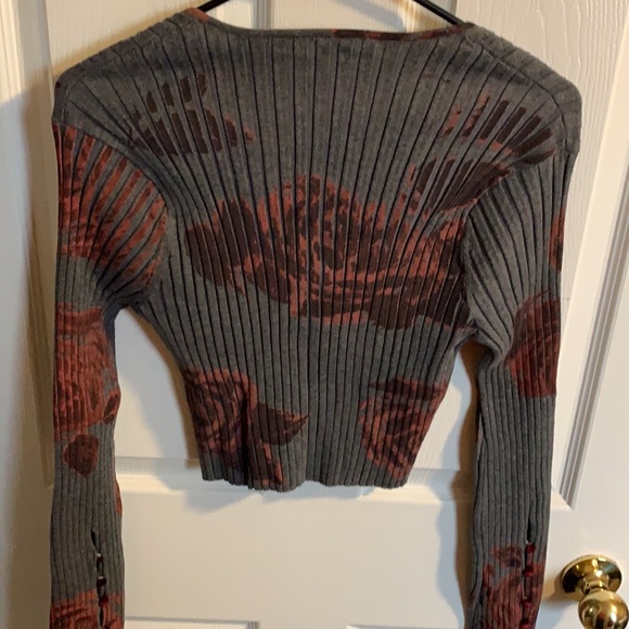 NWOT Zara Limited Ed. grey cropped cardigan w/ red floral print & velvet buttons - Picture 7 of 7